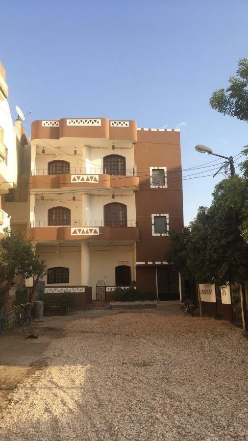 The Brown House Apartamento Luksor Exterior foto